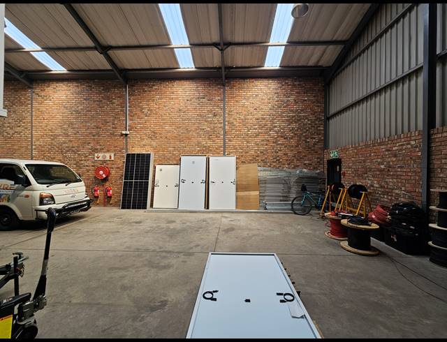 390M² WAREHOUSE FOR SALE IN HUGHES